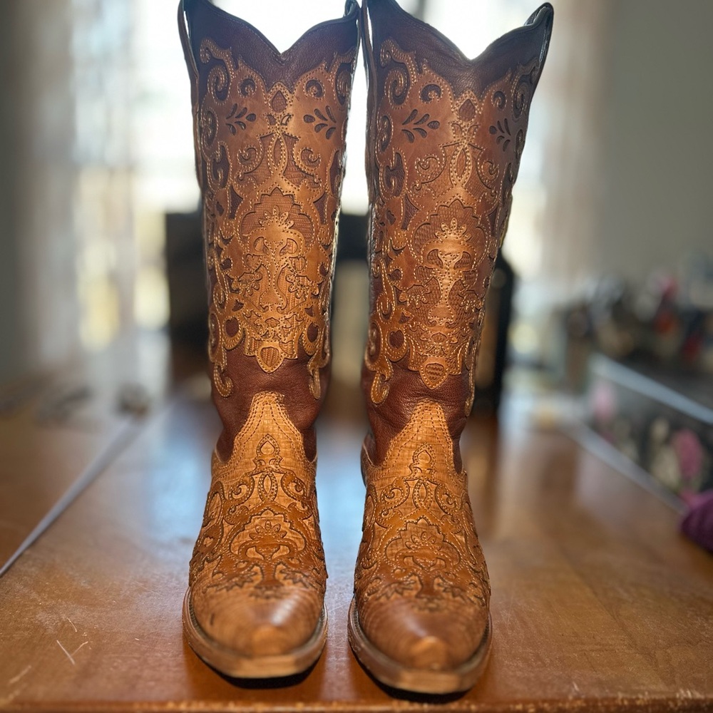 Corral Vintage Brown Embroidered Cowboy Boots